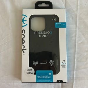 Speck iPhone 12/13 pro max case